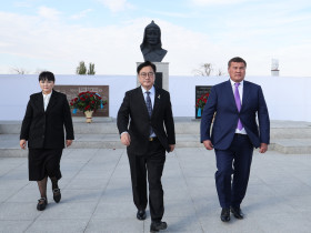 우원식 국회의장, 홍범도 장군 기념공원 방문, 대학 강연 등 보훈외교